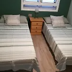 Hostal-Private Room Descanso Y Relax Bed and Breakfast 3*
